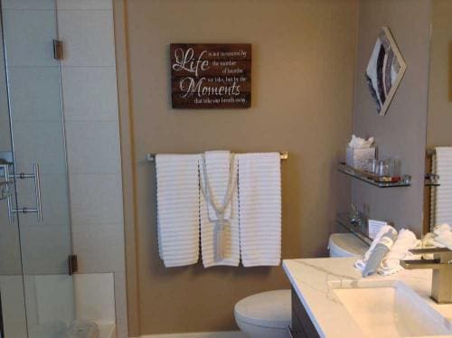 Panorama Room bathroom