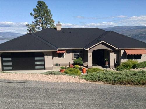 A Lakeview Heights B&B Over Looking Okanagan Lake